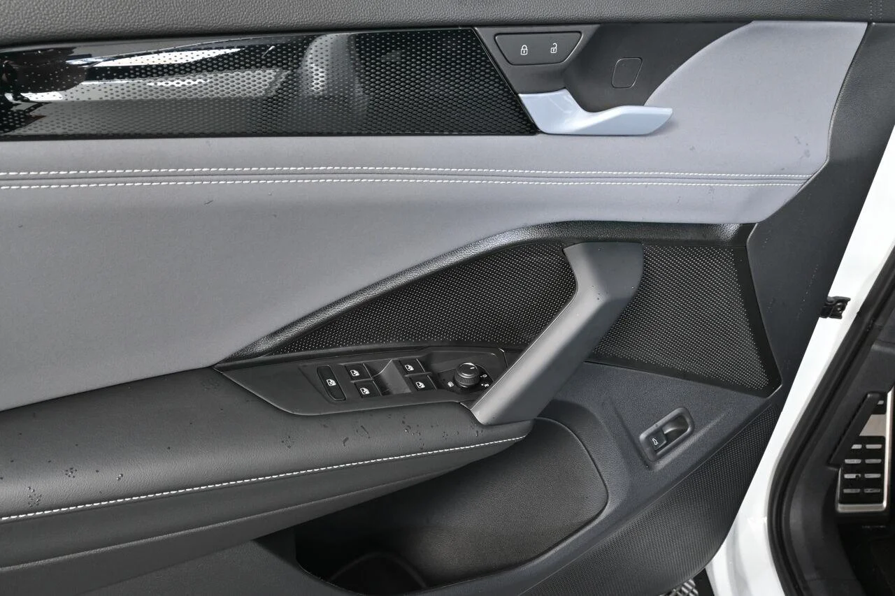 New 2026 Opal White Pearl Volkswagen SE R-Line Black image 8