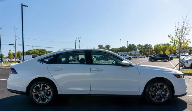 Used 2024 White Honda EX image 5