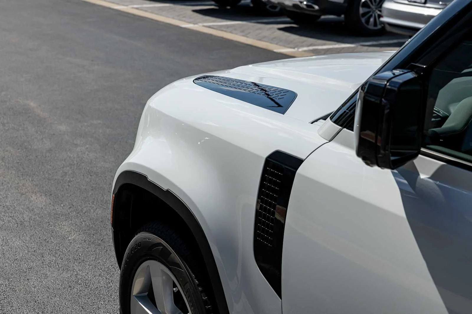New 2026 Fuji White Land Rover S image 41
