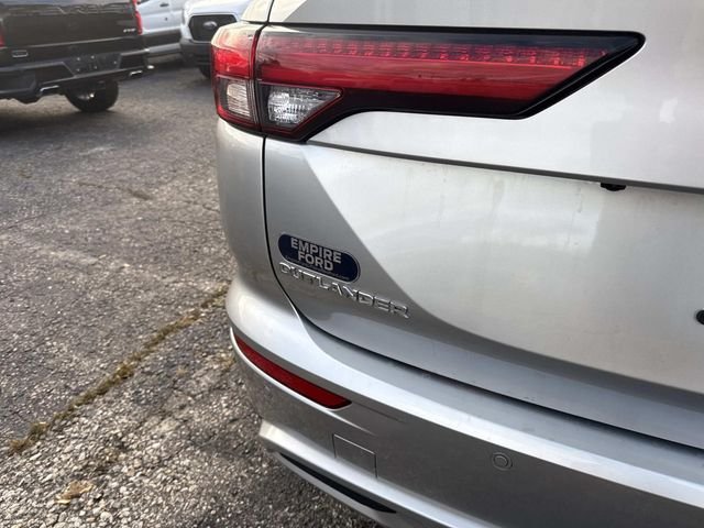 2024 Mitsubishi Outlander SE photo 4