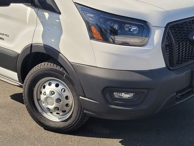 New 2025 Oxford White Ford Cutaway image 2