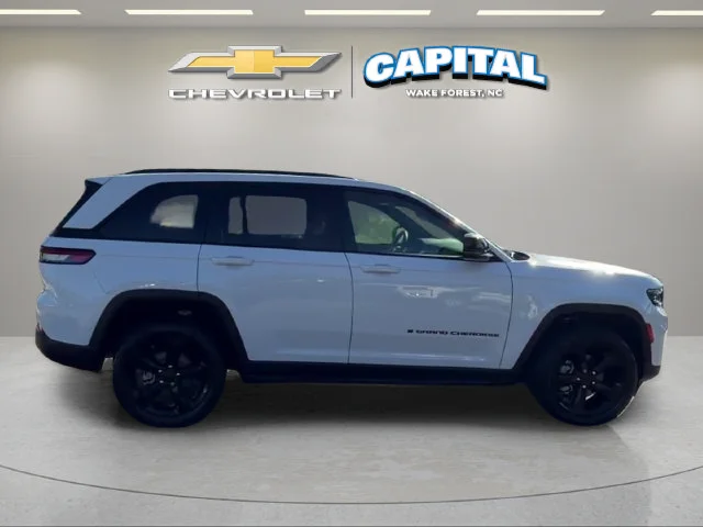 Used 2025 White Jeep Limited image 6