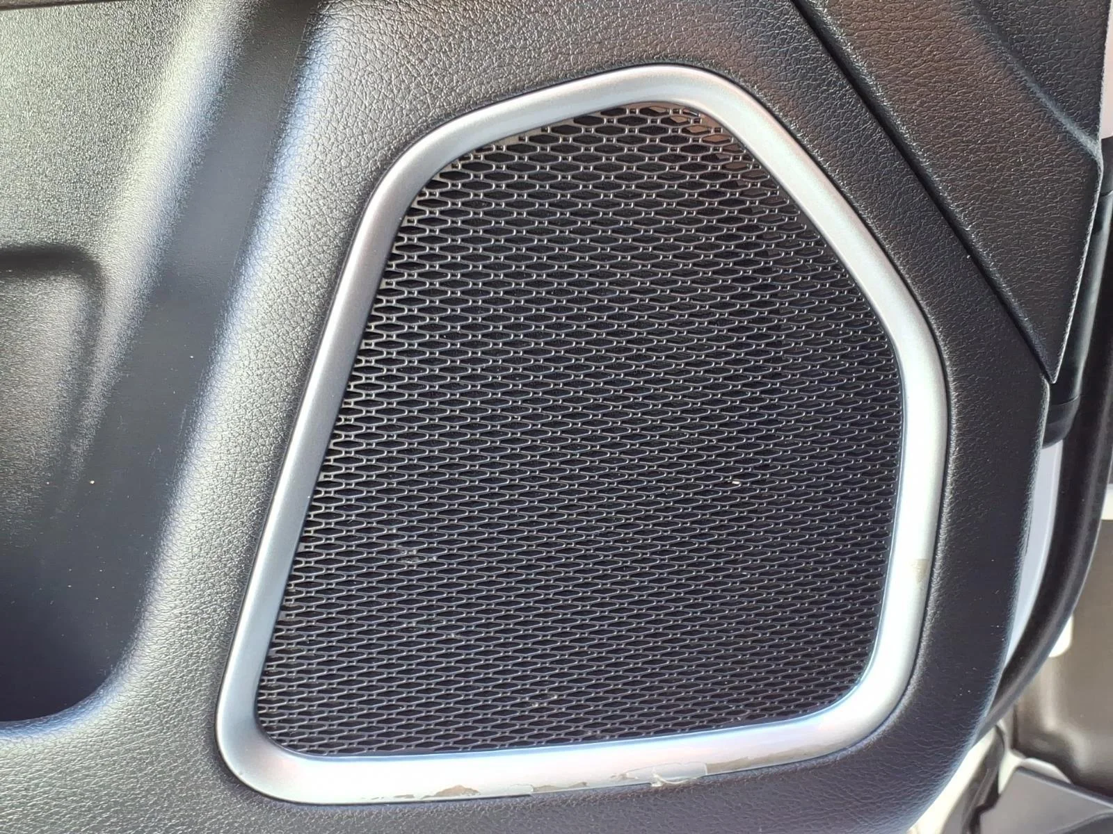Used 2024 Bright White Clearcoat Jeep Latitude image 5