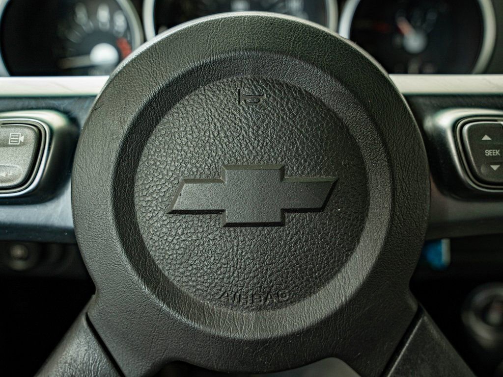 Used 2004 Ultra Violet Metallic Chevrolet  image 27