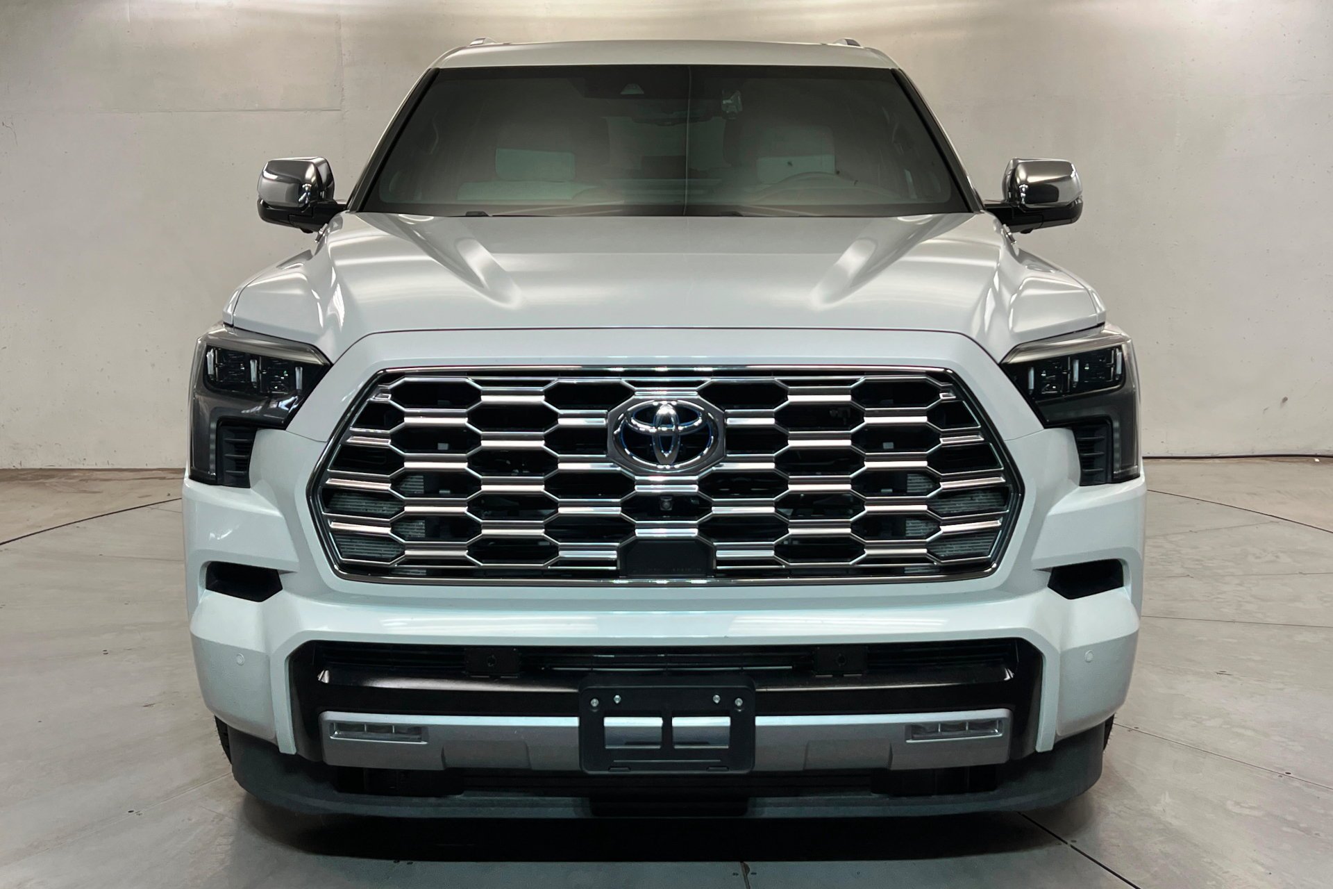 Used 2023 Wind Chill Pearl Toyota Capstone image 9