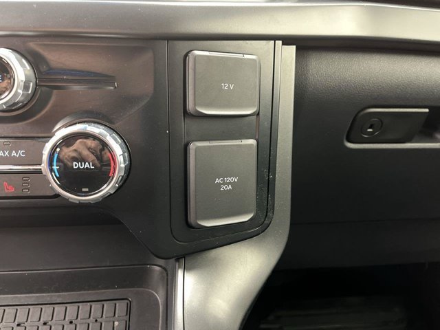 Used 2024 Avalanche Gray Ford XLT image 27