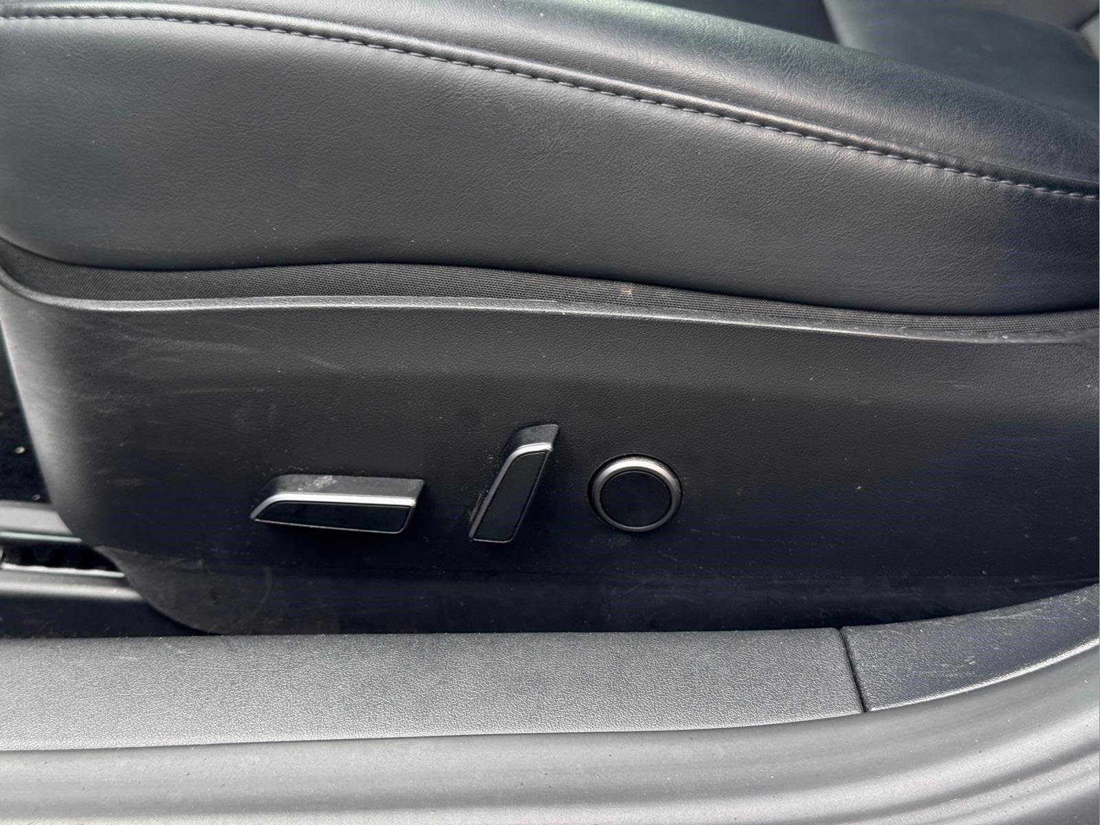 Used 2023  Tesla  image 26