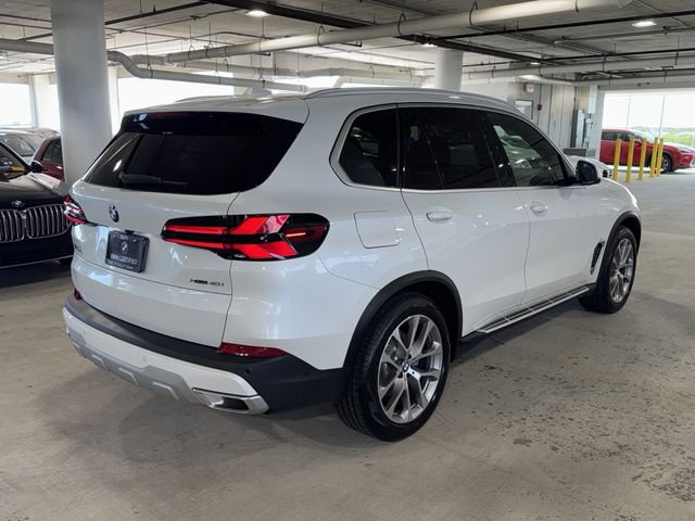 Certified Used 2026 Mineral White Metallic BMW xDrive40i image 8