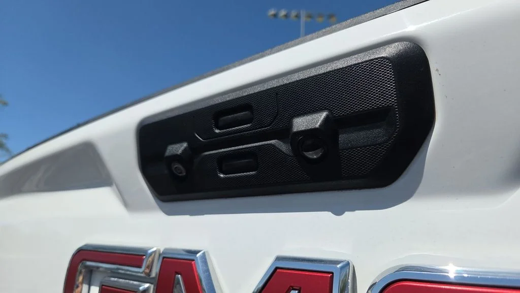 Used 2023 White GMC SLT image 29