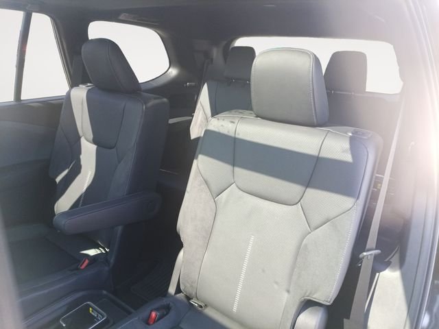 2026 Lexus TX 550h+ - Photo 13