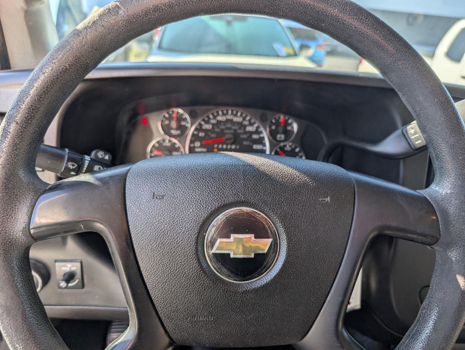 Used 2016 Summit White Chevrolet Cutaway image 13