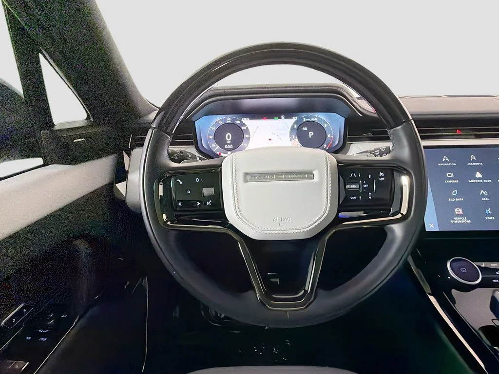 Used 2023 Gray Land Rover SE Dynamic image 11