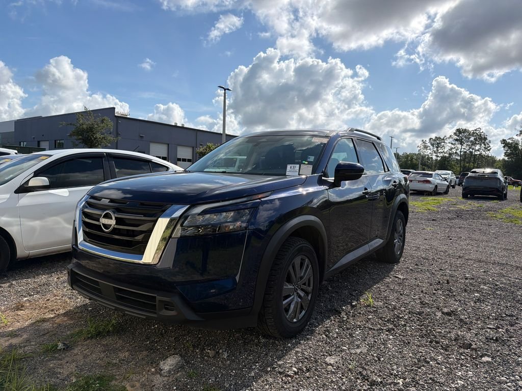 2025 Nissan Pathfinder SV 4WD's photo