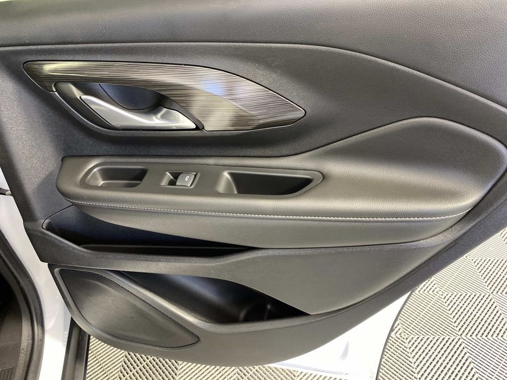 Used 2024 White GMC SLT image 23