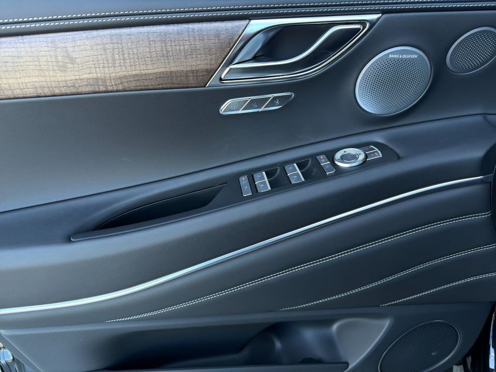 New 2026 Black Genesis 2.5T Advanced image 11