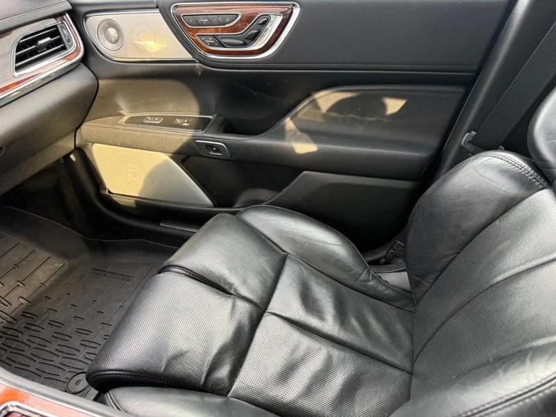 Used 2020 Infinite Black Lincoln Reserve AWD image 19