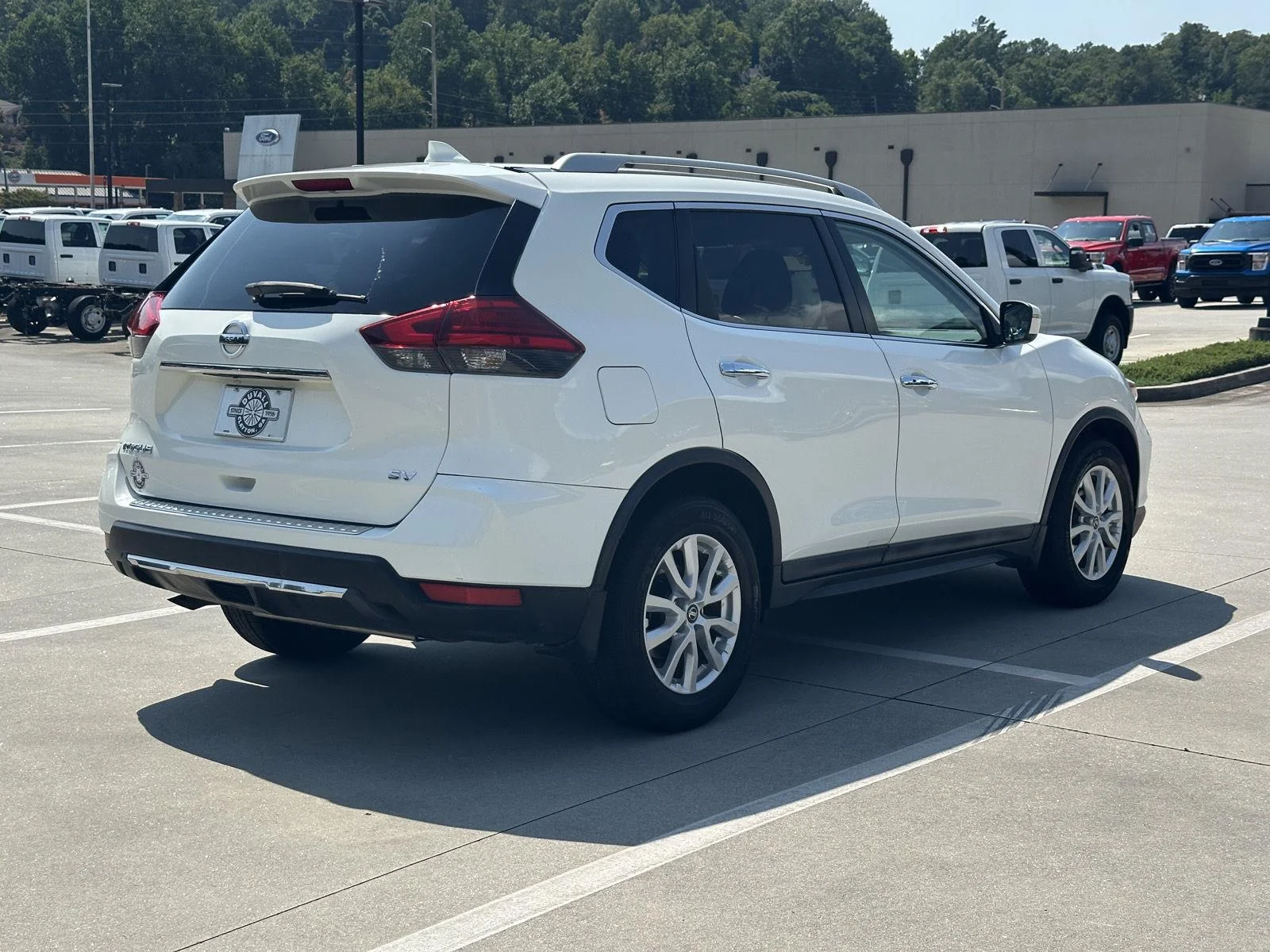 Used 2017 Glacier White Nissan SV image 7
