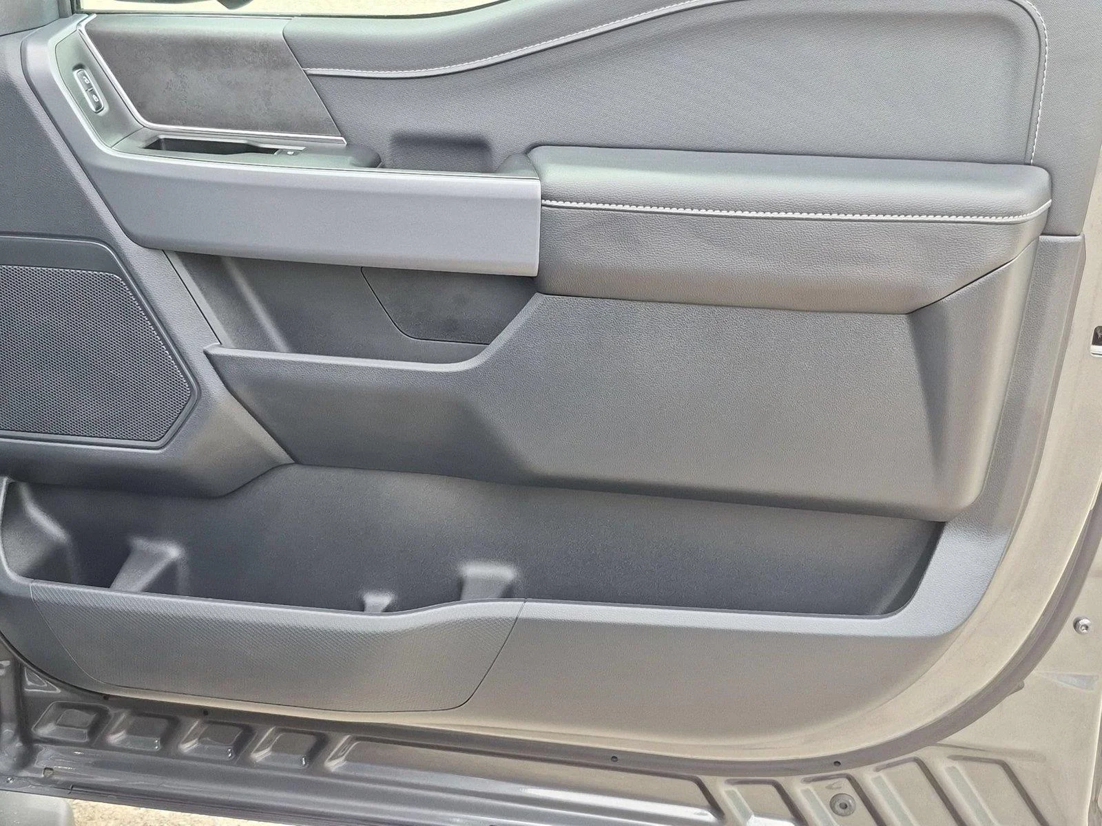 Used 2026 Carbonized Gray Metallic Ford XLT image 35
