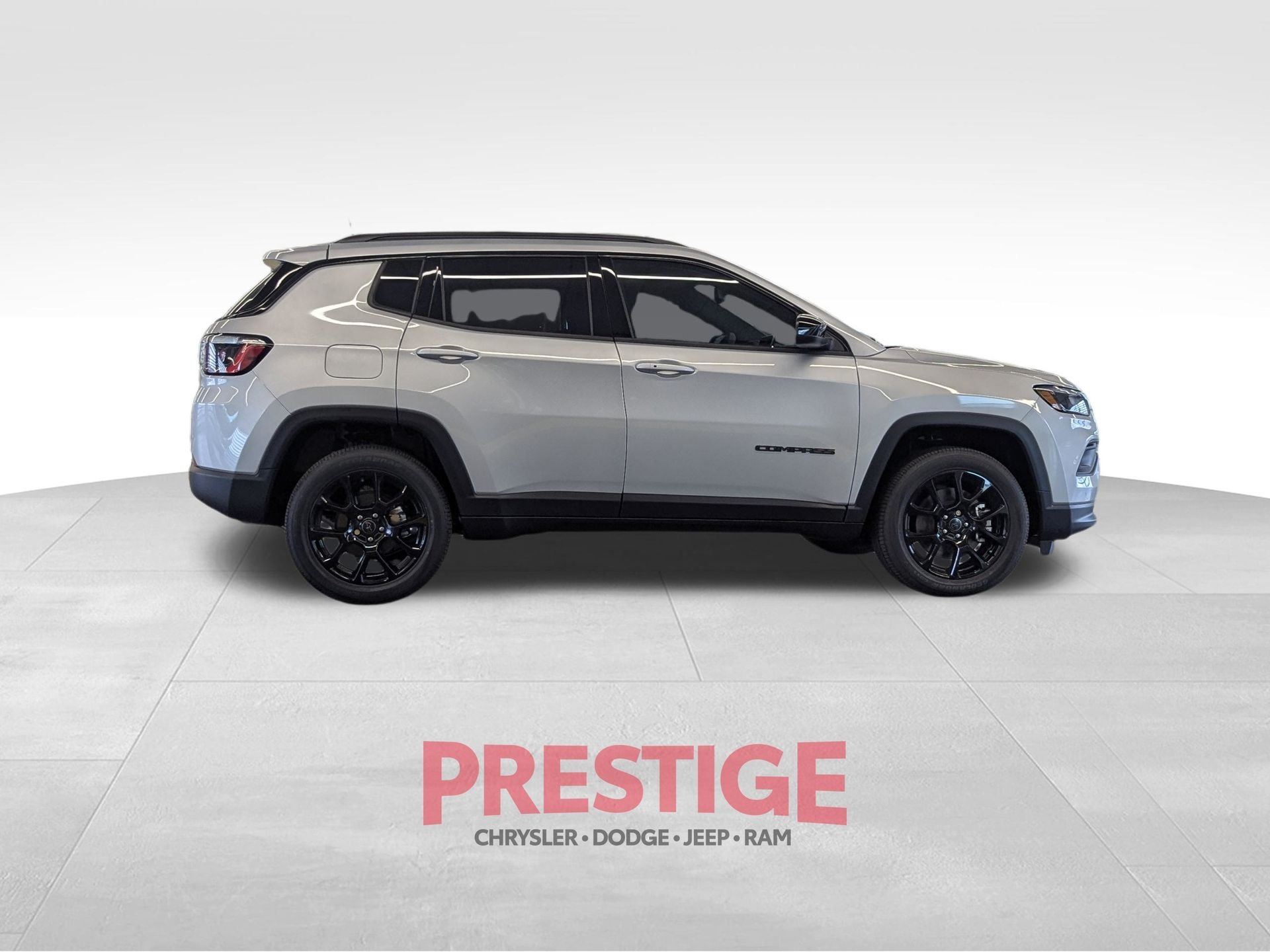 New 2026 Silver Zynith Metallic Clearcoat Jeep Latitude image 4