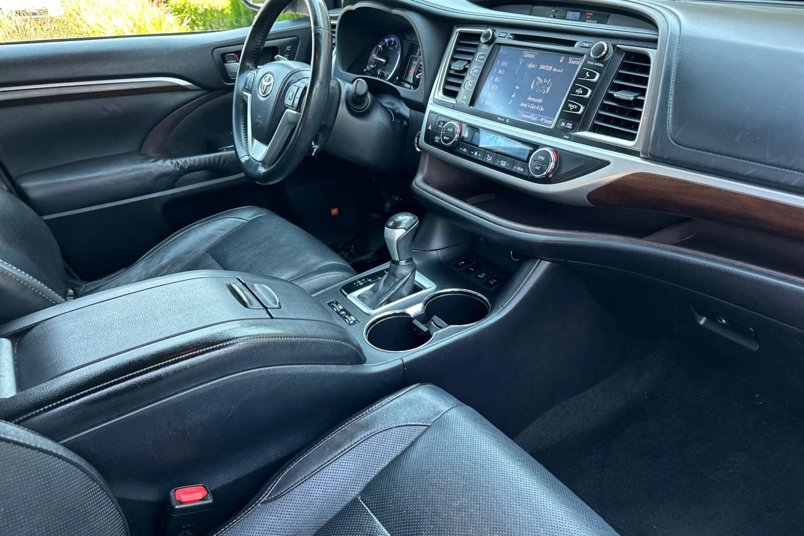 Used 2015 Predawn Gray Mica Toyota Limited image 17