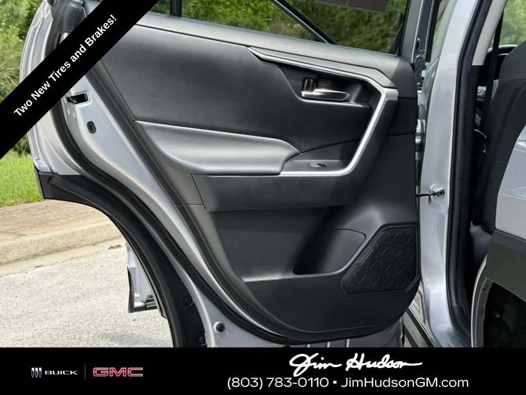 Used 2022 Silver Toyota XLE image 25