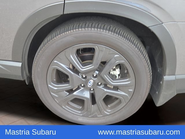 Used 2025 Gray Subaru Onyx Edition Touring image 5
