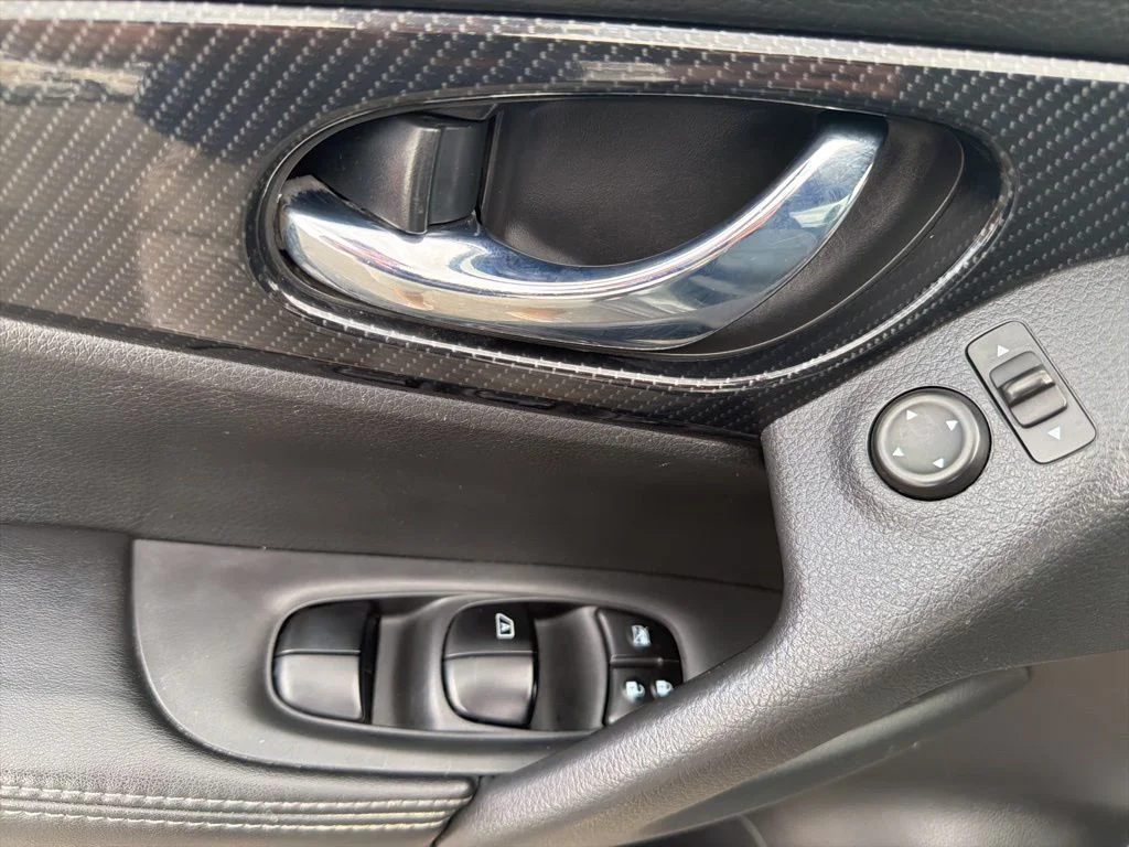 Used 2018 Gray Nissan SL image 25
