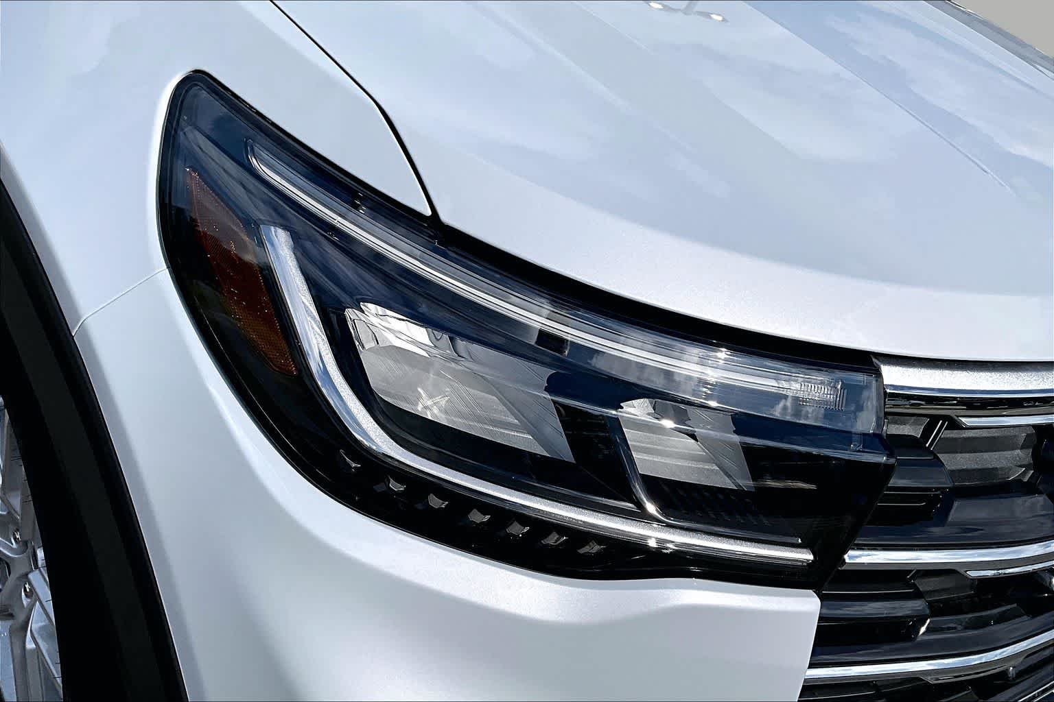 New 2026 Space White Metallic Ford Active image 13