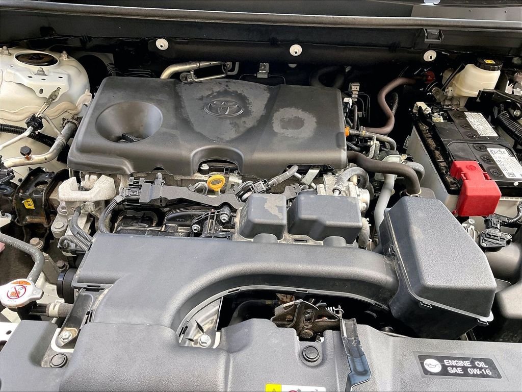 Used 2025 White Toyota LE image 29