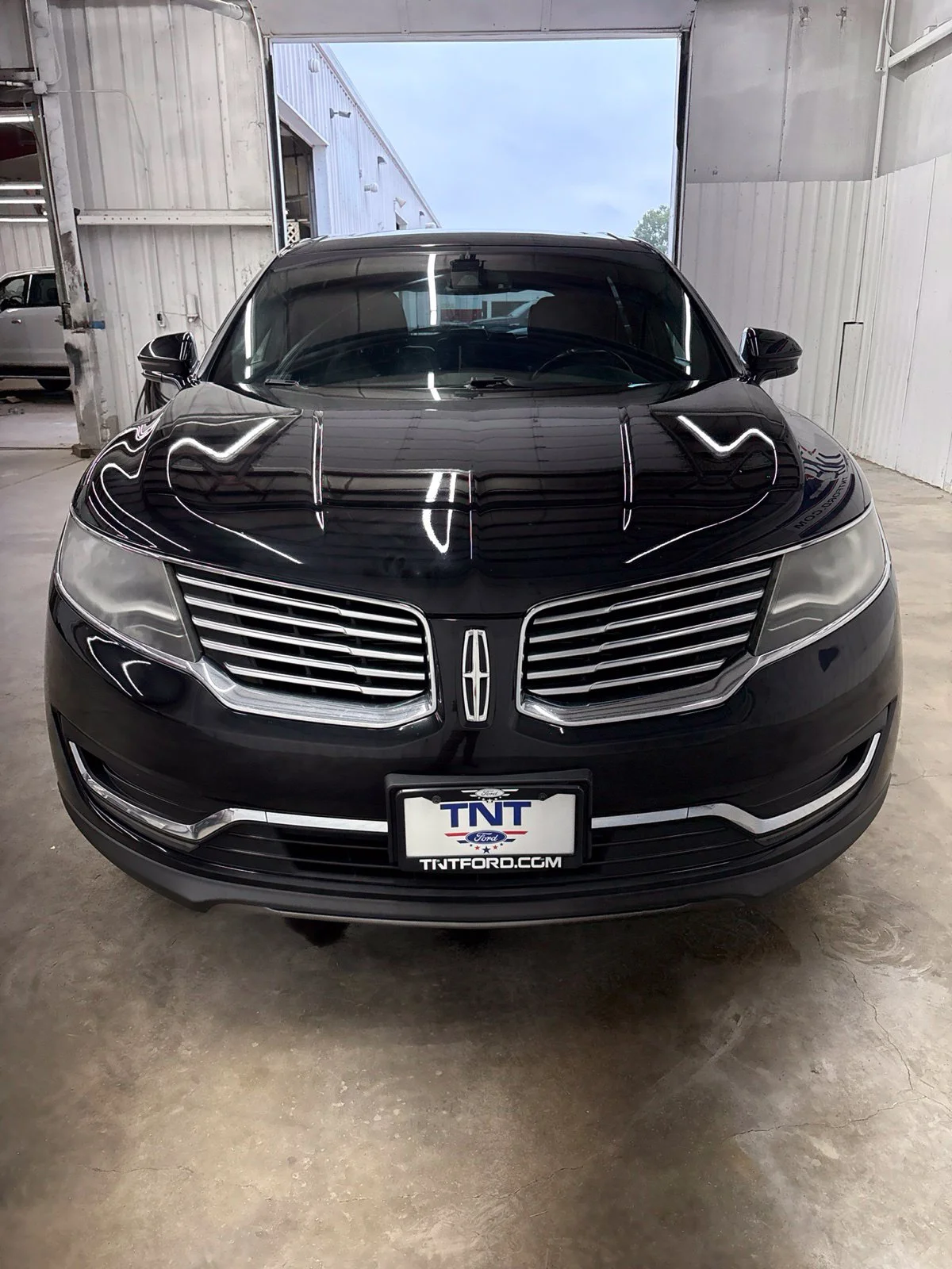 Used 2018 Black Velvet Lincoln Reserve image 3
