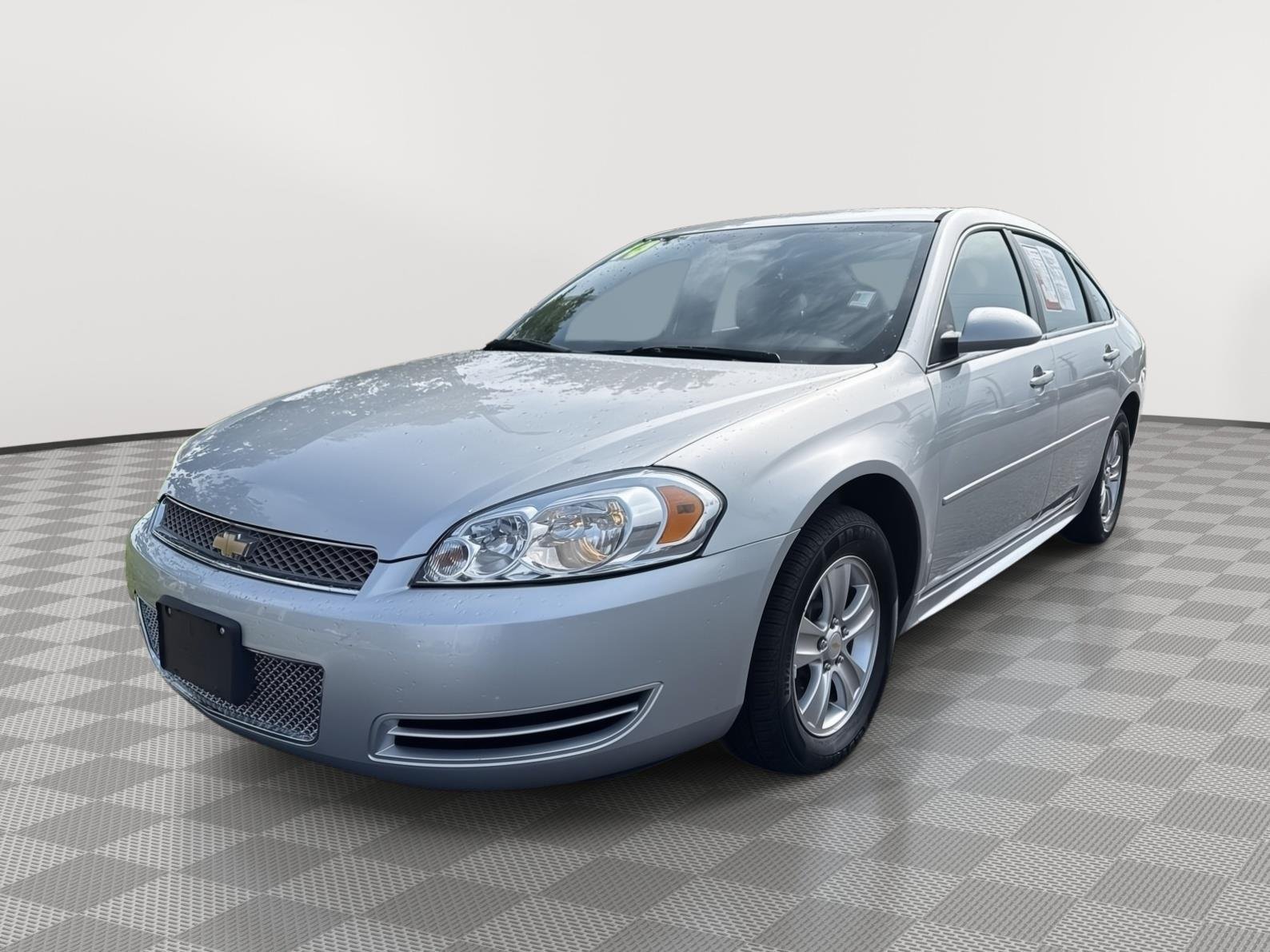 Used 2014 Silver Ice Metallic Chevrolet LS image 10