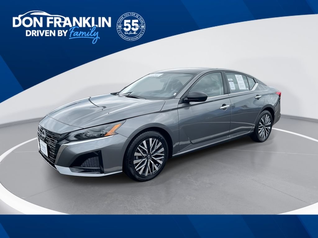Used 2025 Gun Metallic Nissan 2.5 SV image 1