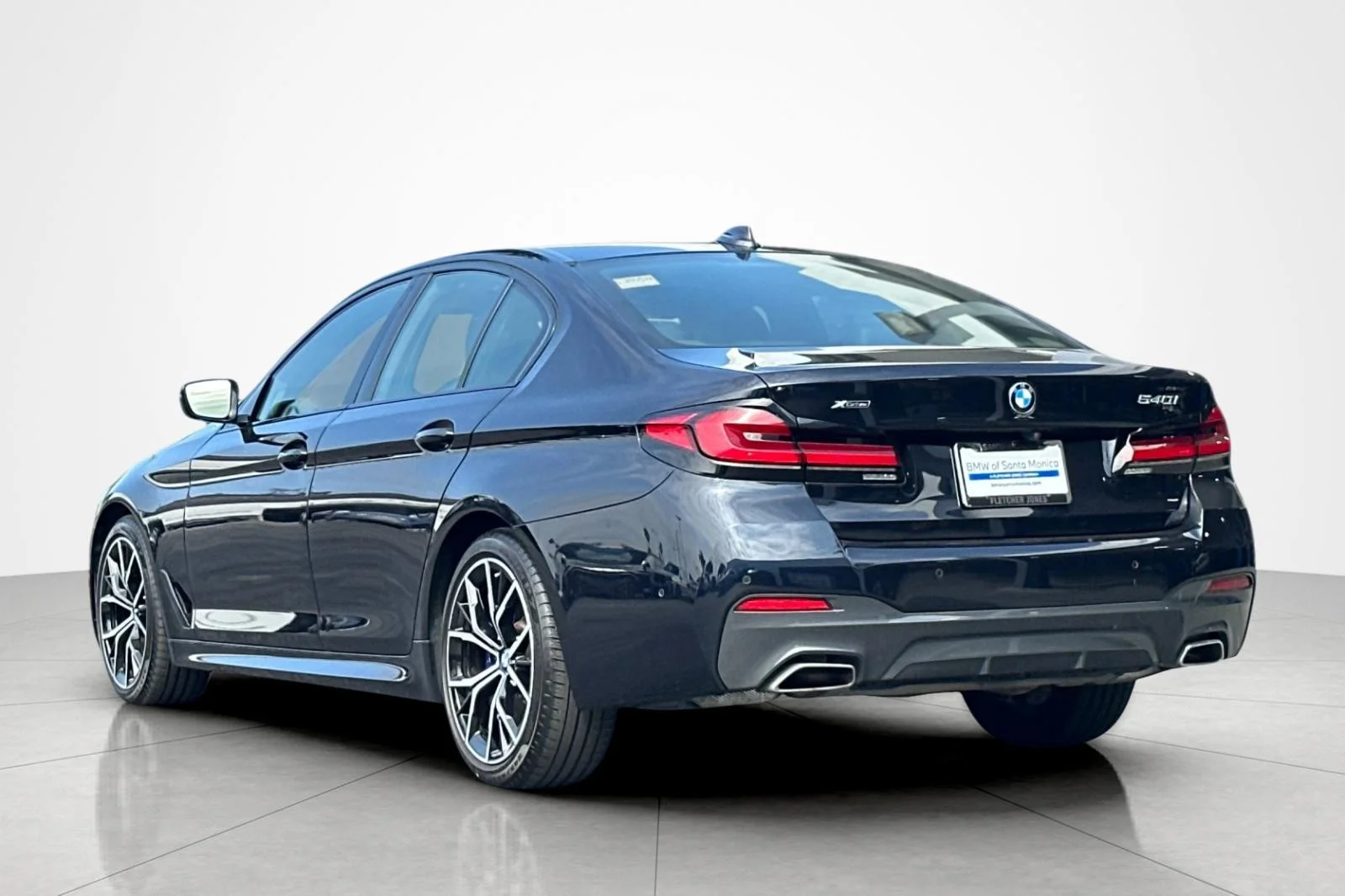 Used 2023 Carbon Black Metallic BMW 540i xDrive image 3