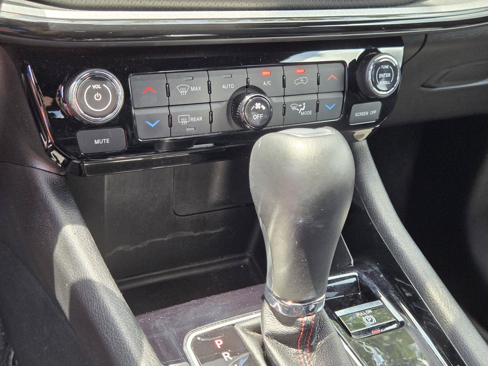 Used 2025 Diamond Black Crystal Pearlcoat Jeep Trailhawk image 27