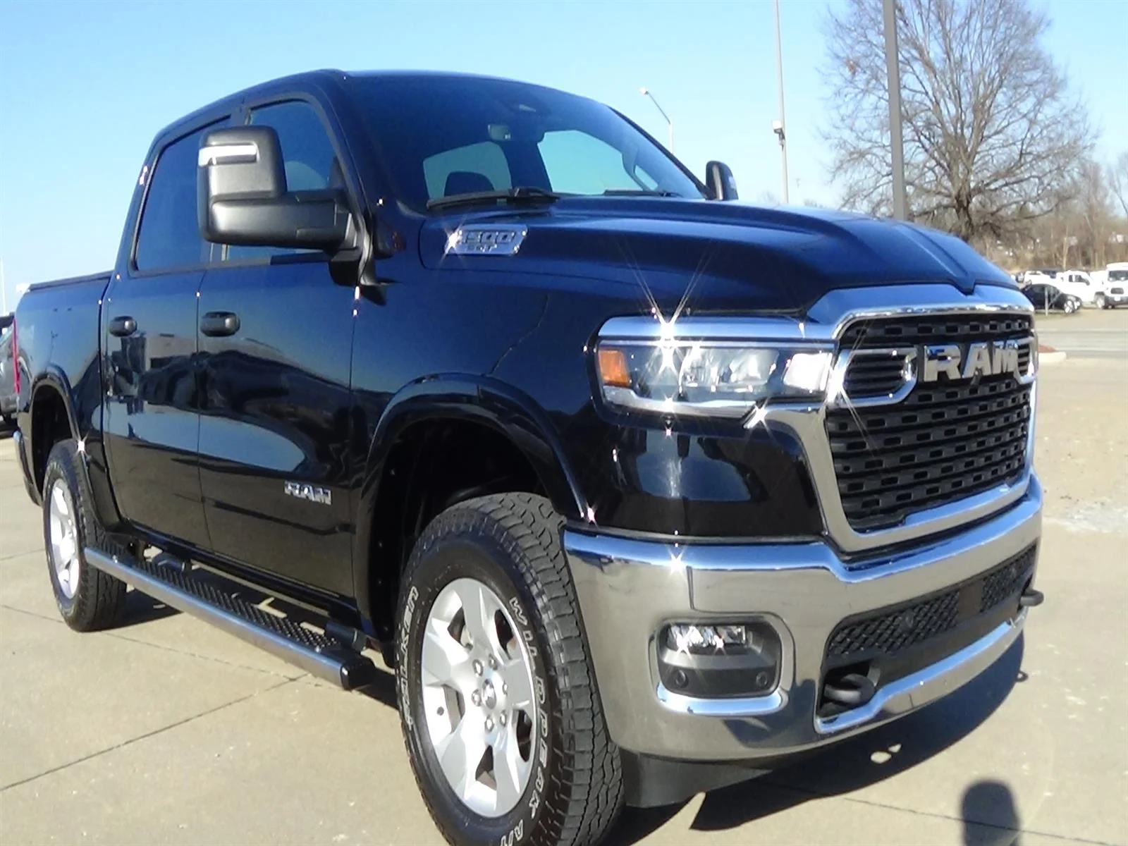 Used 2025 Diamond Black Crystal Pearl Coat (pxj) RAM Big Horn image 4