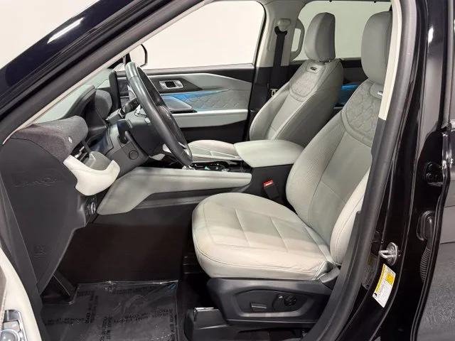 Used 2025 Black Ford Platinum image 12