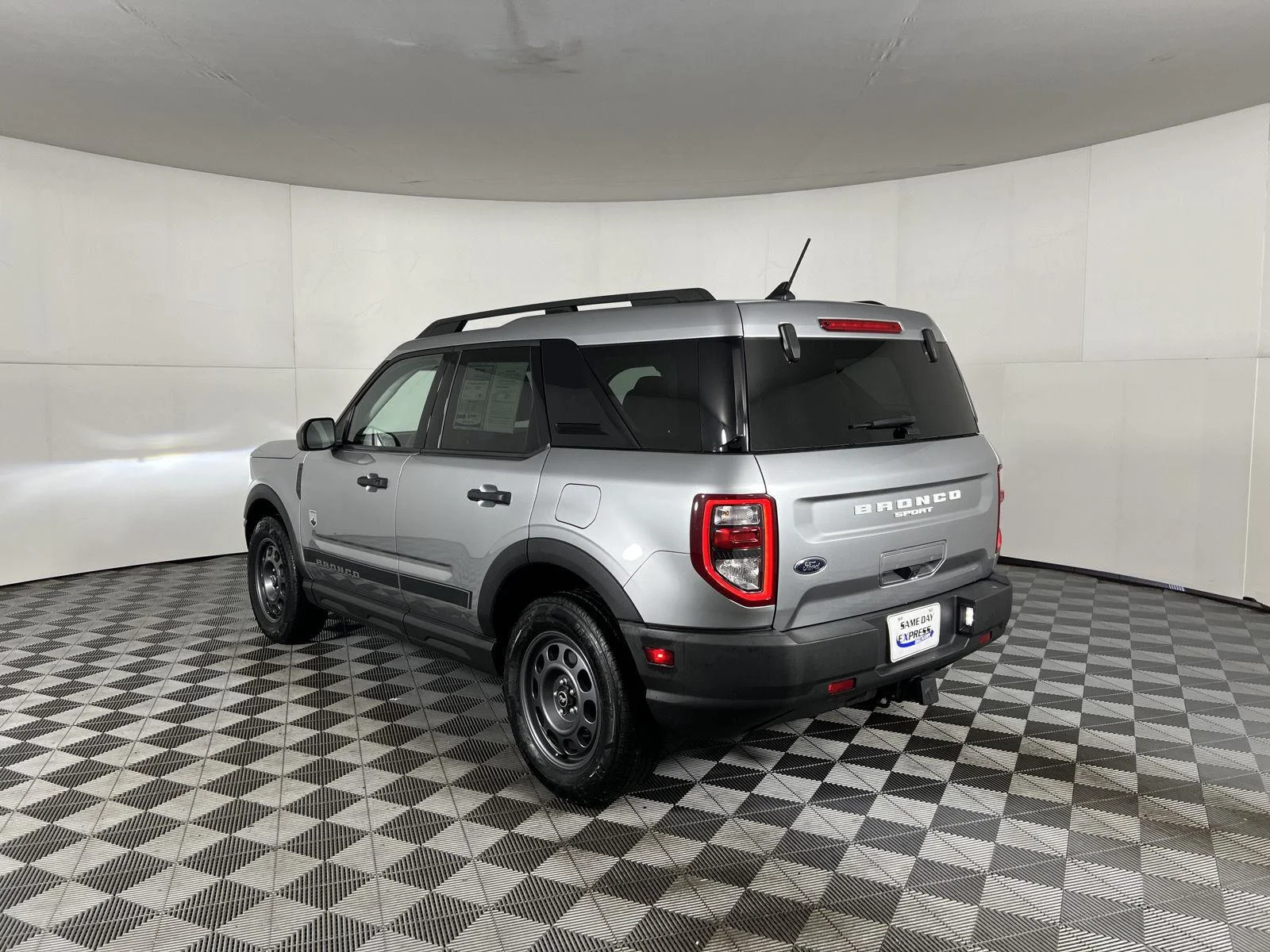 Used 2023 Iconic Silver Ford Big Bend image 8