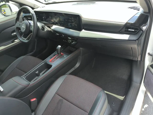 Used 2025 White Nissan SR image 22