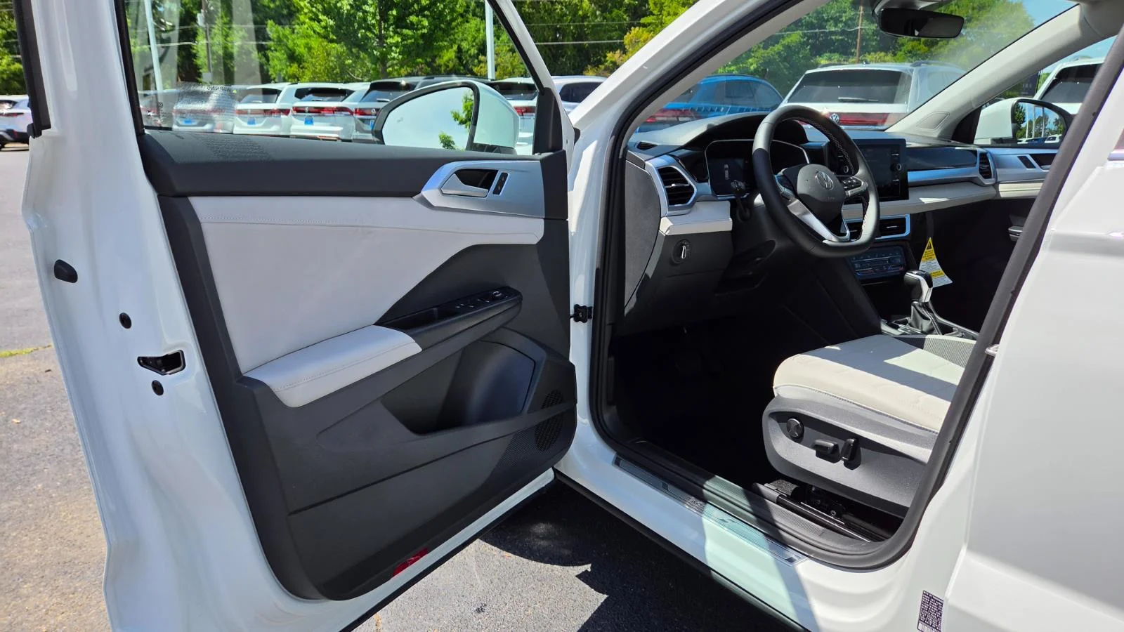 New 2026 Pure White Volkswagen SE image 19