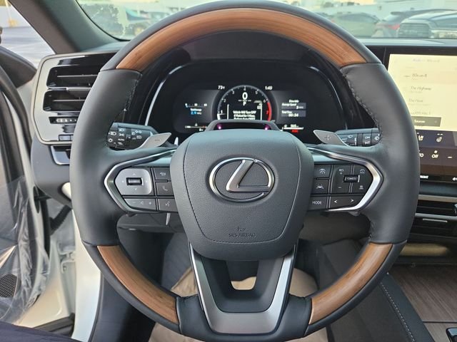 New 2026 Eminent White Pearl Lexus PREMIUM image 14
