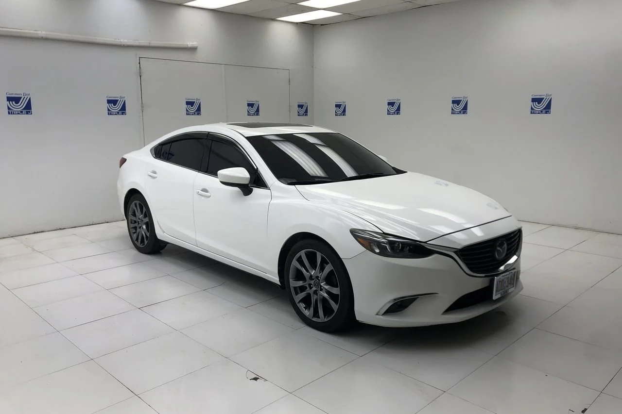 Used 2017 Snowflake White Pearl Mazda Grand Touring image 2