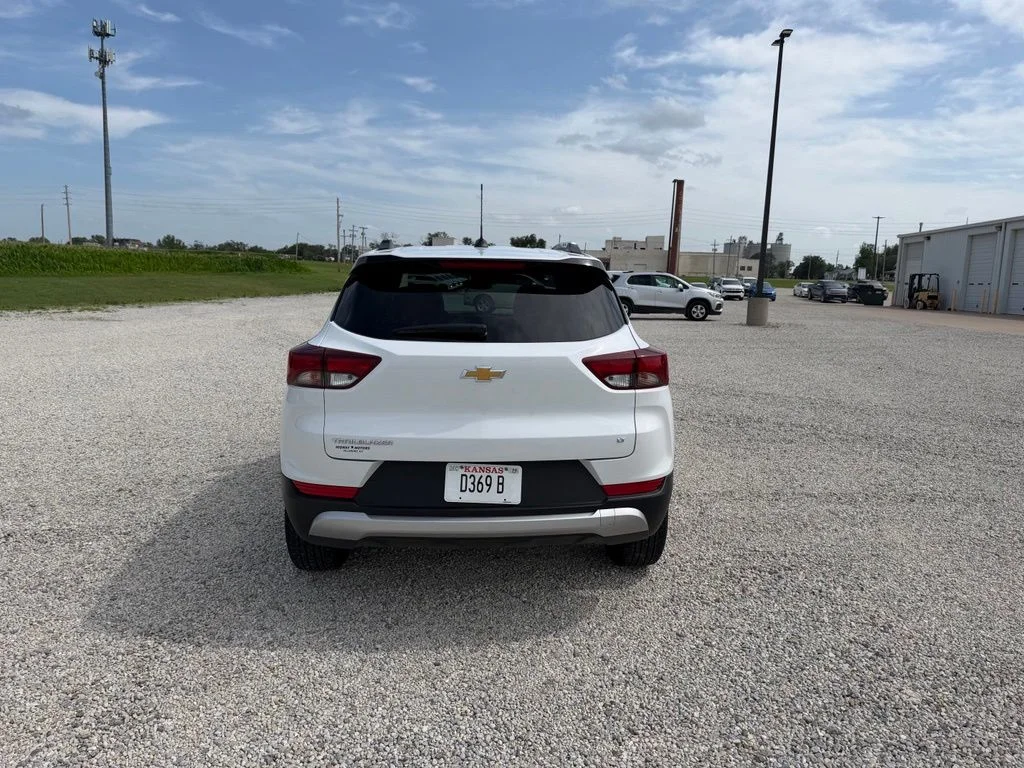 Used 2025 White Chevrolet LT image 4