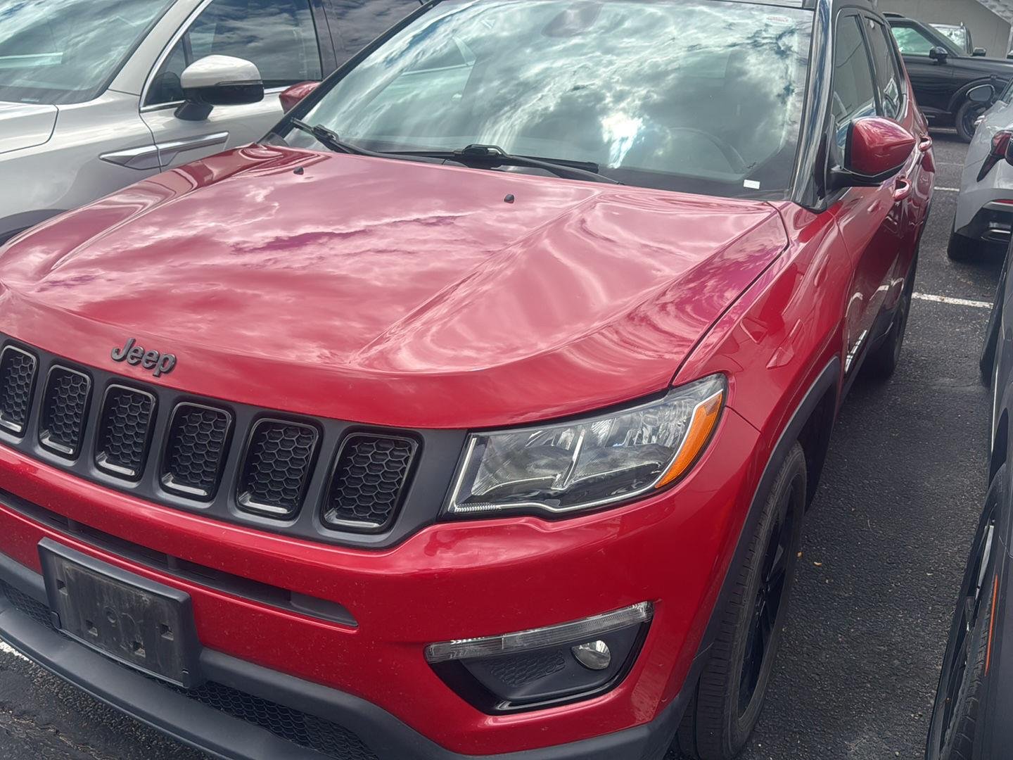 Used 2021  Jeep Latitude image 3
