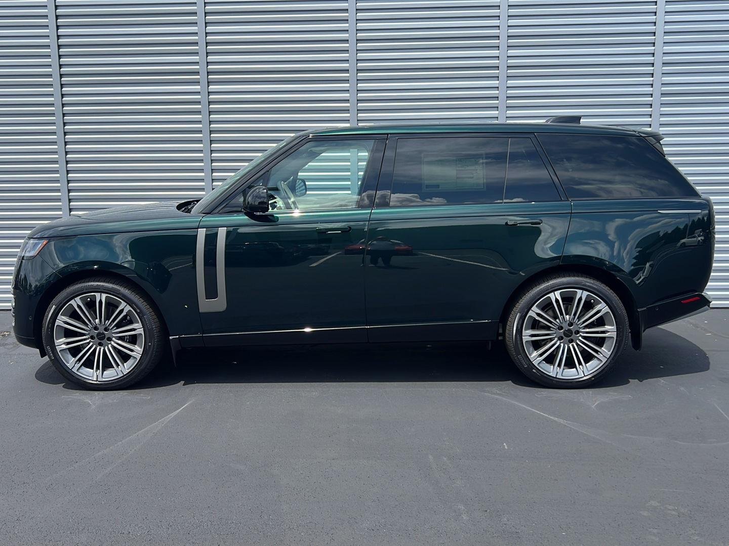 New 2026 British Racing Green SV Bespoke Ultra Met Gloss Land Rover SE image 2