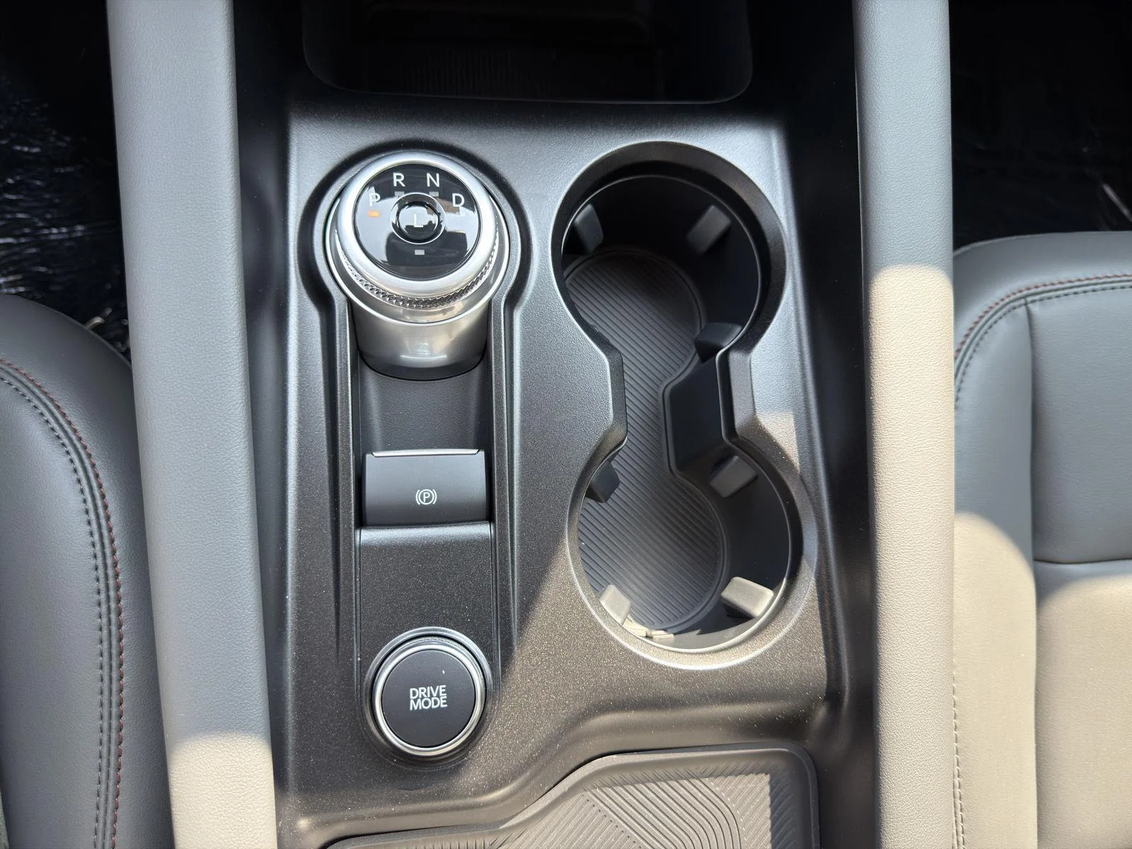 New 2026 Space White Metallic Ford Active image 9