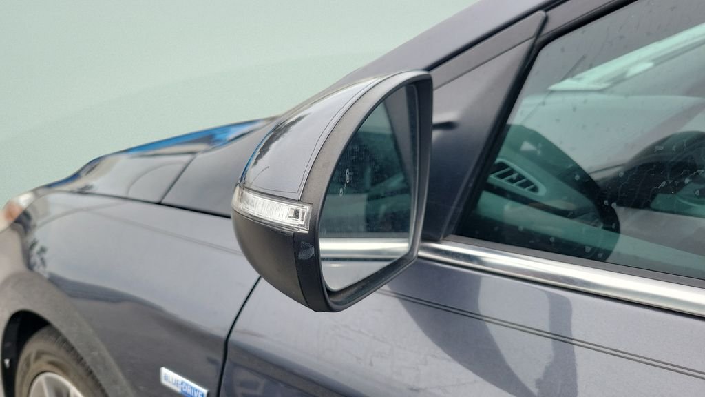 Used 2019 White Hyundai Limited image 4