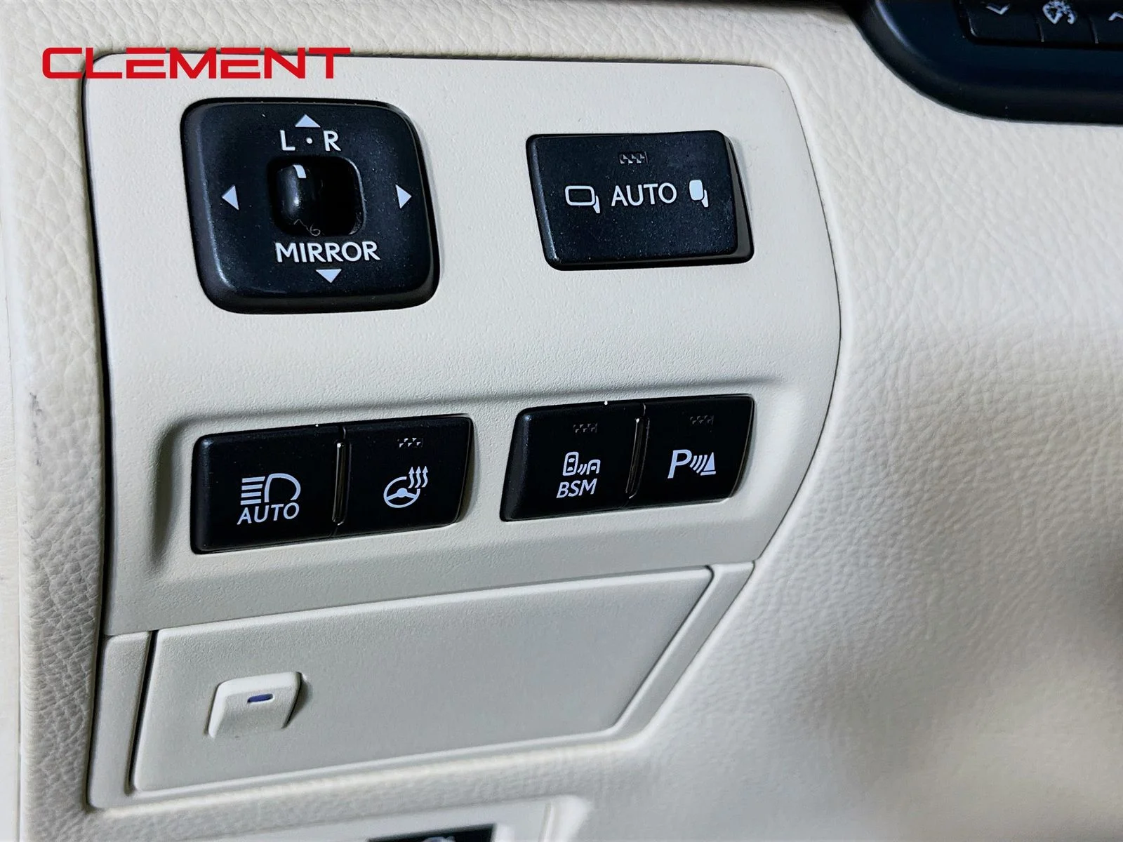 Used 2017 Black Lexus 460 image 12