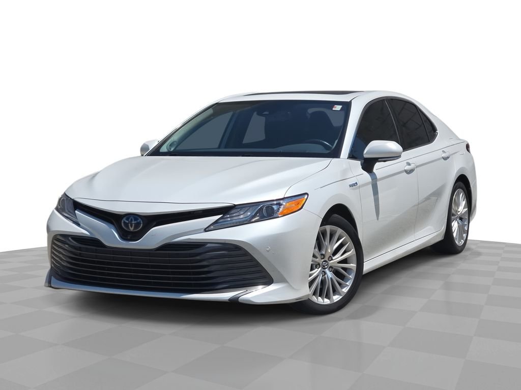 Used 2020 Beige Toyota XLE image 1