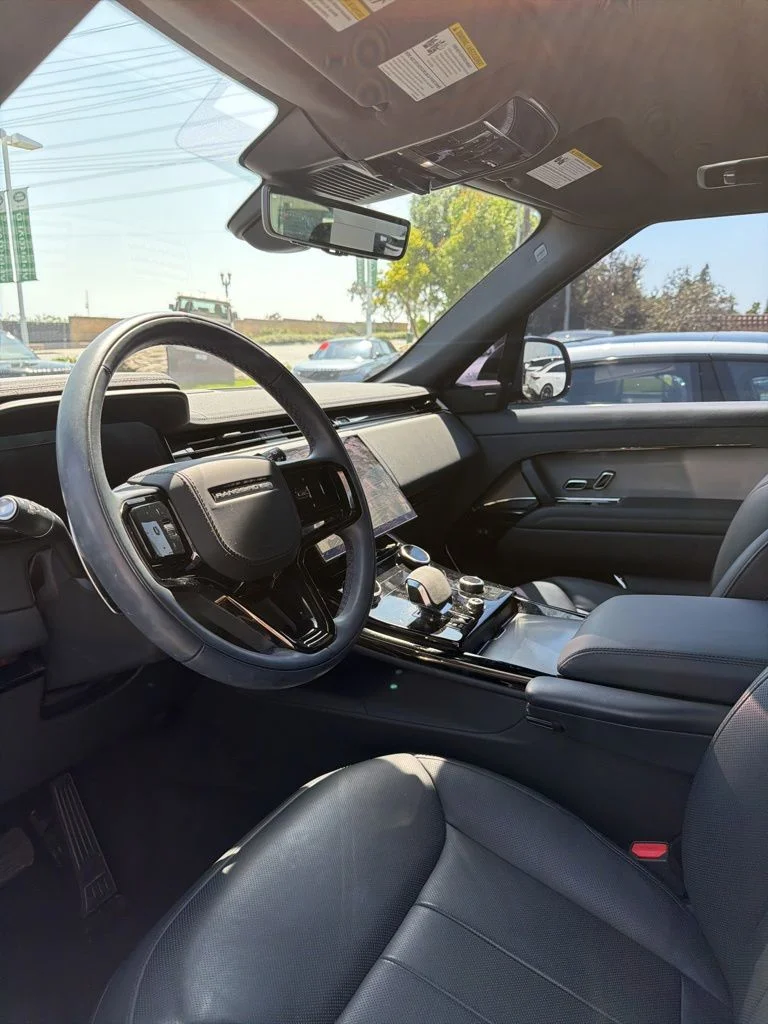 Certified Used 2023  Land Rover SE Dynamic image 5