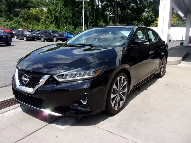 2023 Nissan Maxima Platinum's photo